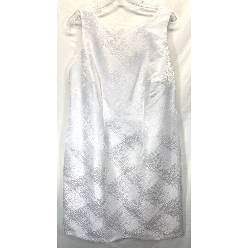 Danillo Woman Women's Size 14W Wedding Dress Geometric White Beach 1pc. Only NWT